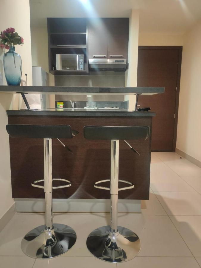 Con Generador Elegante Piscina Gym Parqueo En El Norte Gye Apartment *