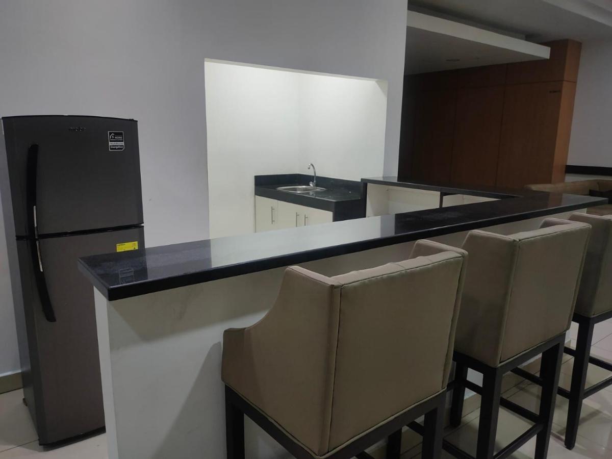 Con Generador Elegante Piscina Gym Parqueo En El Norte Gye Apartment Guayaquil
